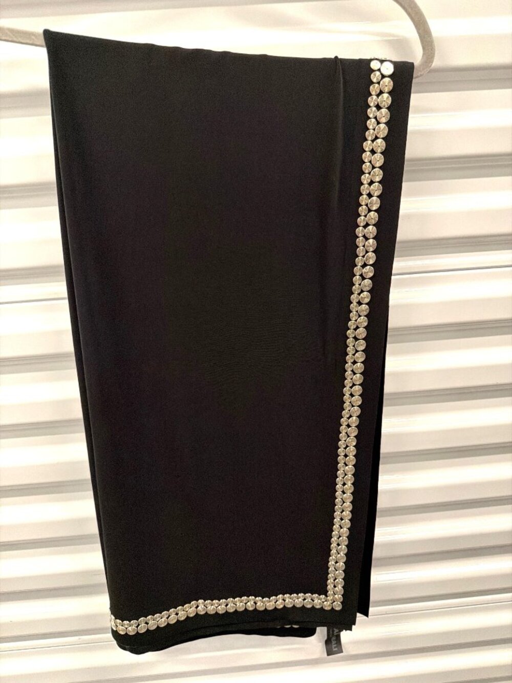 Norma Kamali Studded Ernie Scarf Black Studs NWOT One Size - Picture 11 of 14